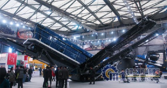 维特根克林曼公司展示的通用型移动式三层筛分设备